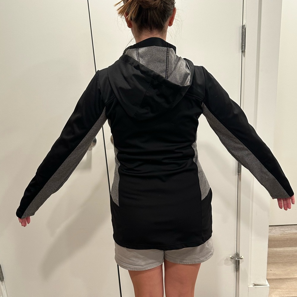 Women’s soft shell jacket. Mondetta